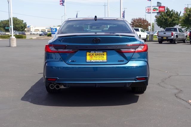 New 2026 Ocean Gem with Midnight Black Metallic roof <sup>1</sup> Toyota  XSE image 8