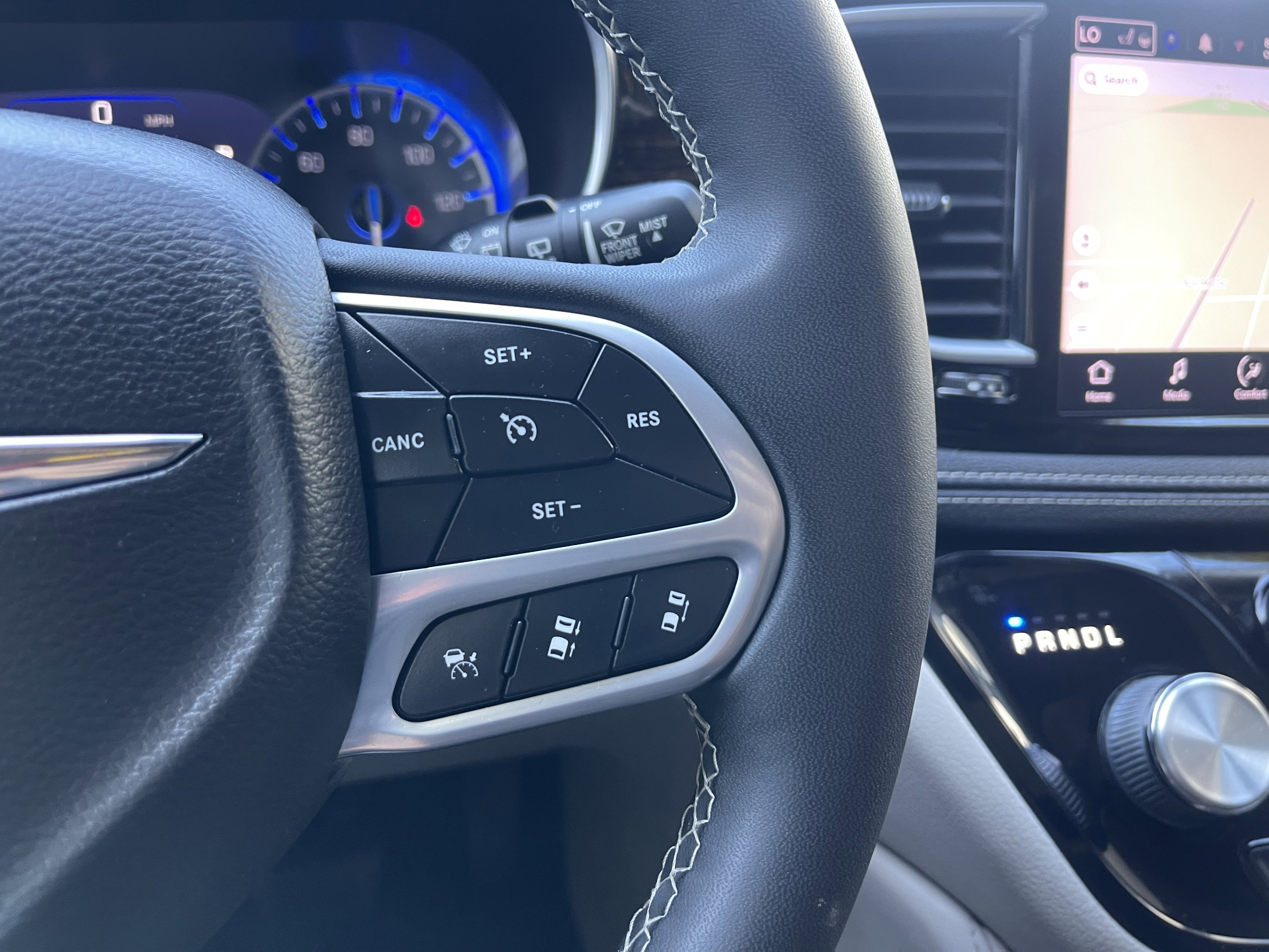Used 2022 White Chrysler Limited image 40