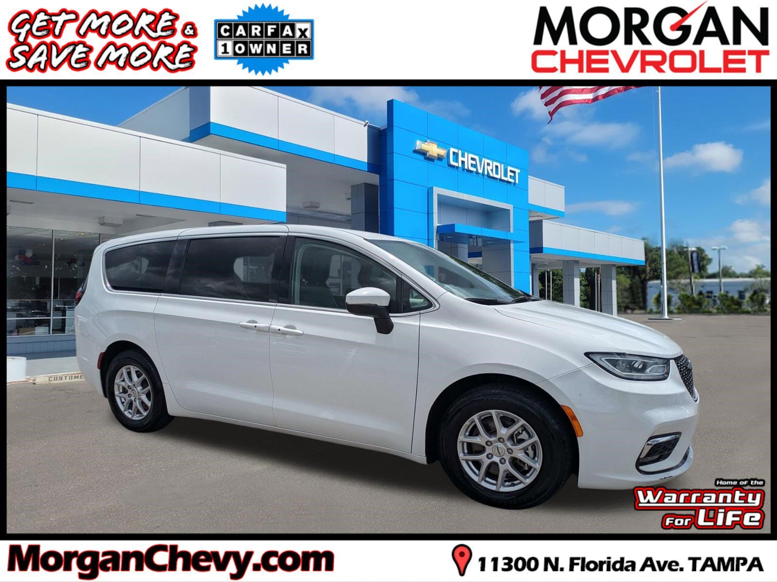 2023 Chrysler Pacifica Touring L's photo