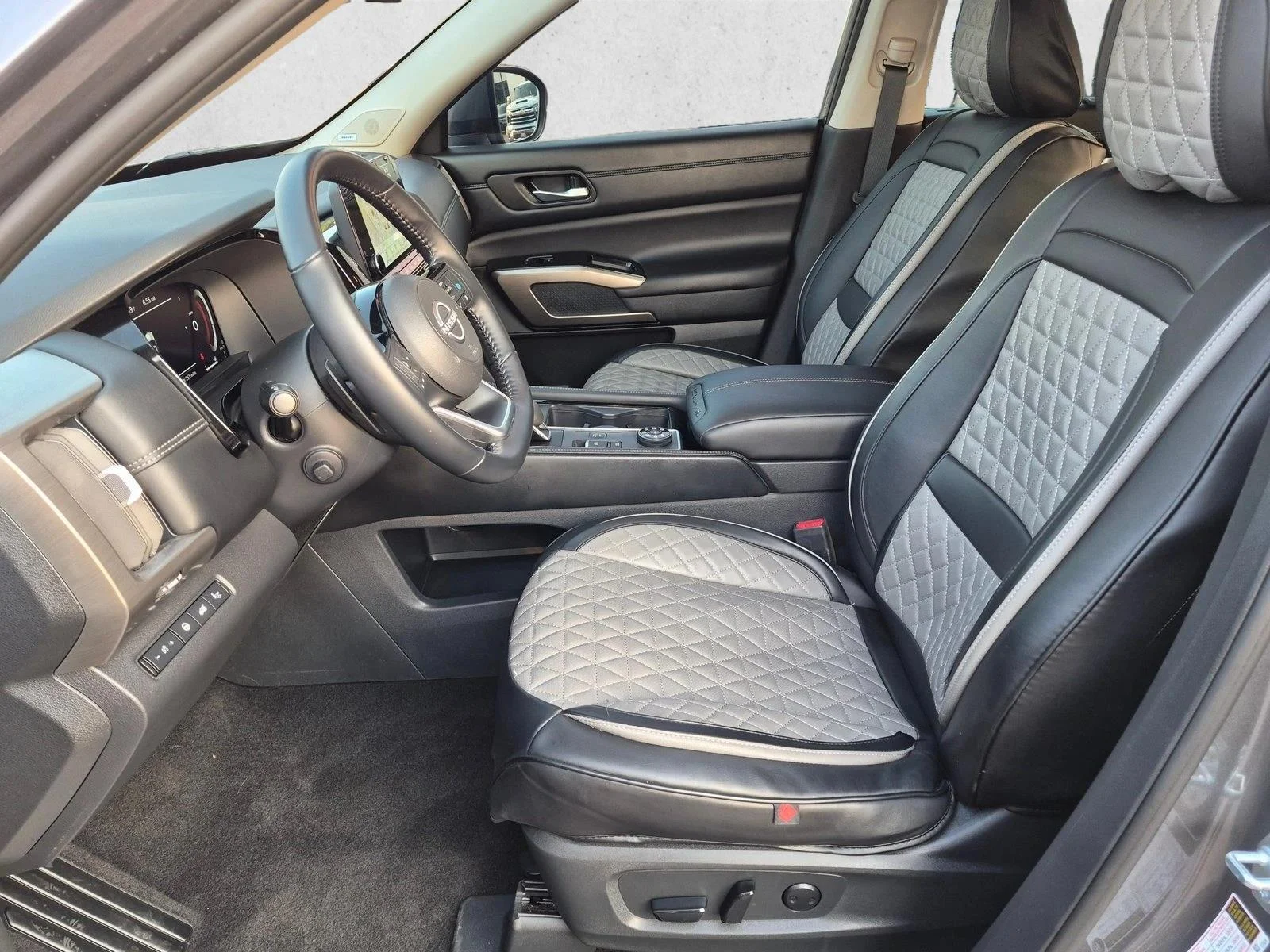 Certified Used 2025 Gun Metallic Nissan Platinum image 16