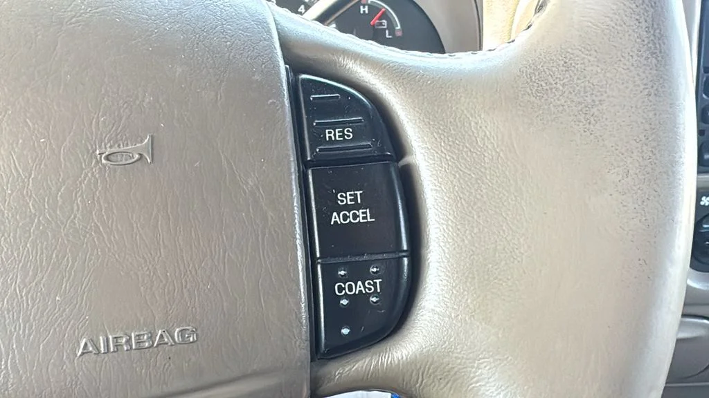 Used 2001 Beige Ford Lariat image 15