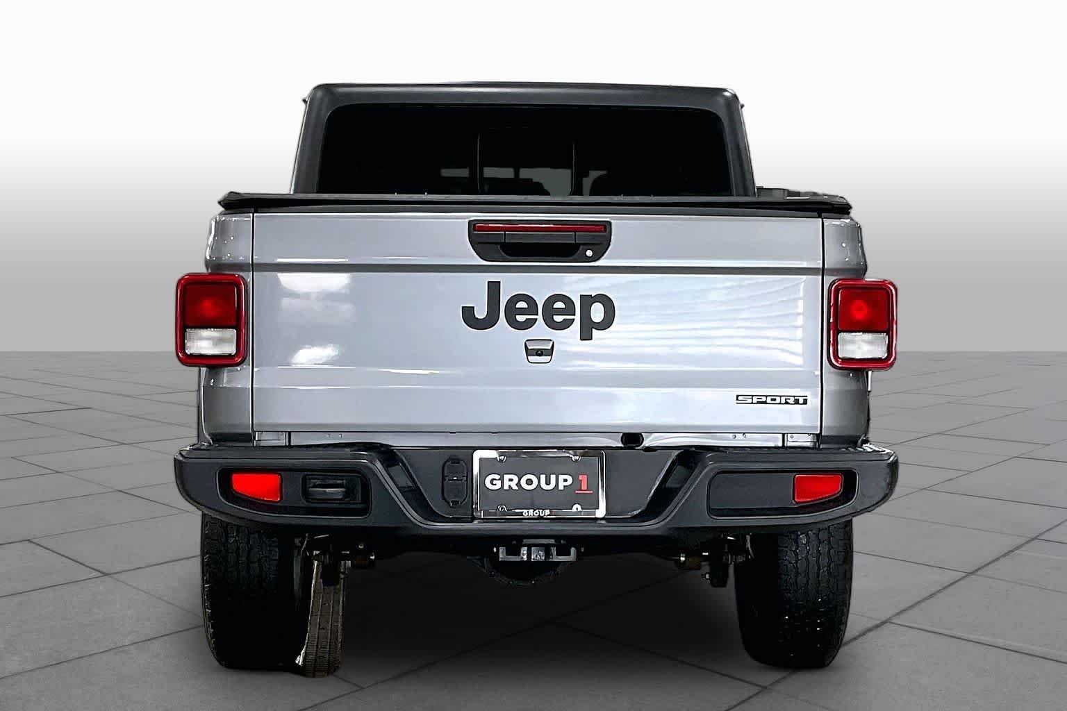 Used 2020 Billet Silver Metallic Clearcoat Jeep Sport S image 5