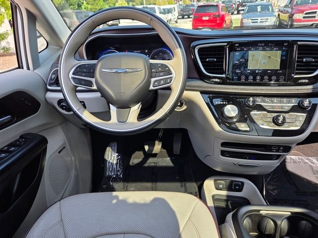 Used 2018 White Chrysler Limited image 16