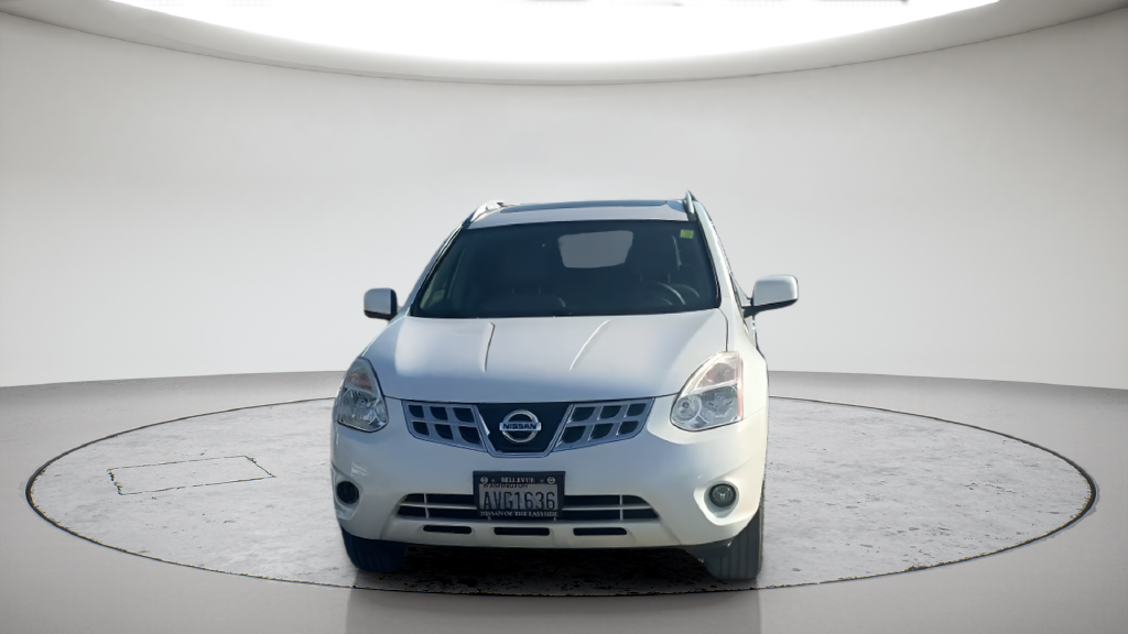 Used 2012 White Nissan SL image 1