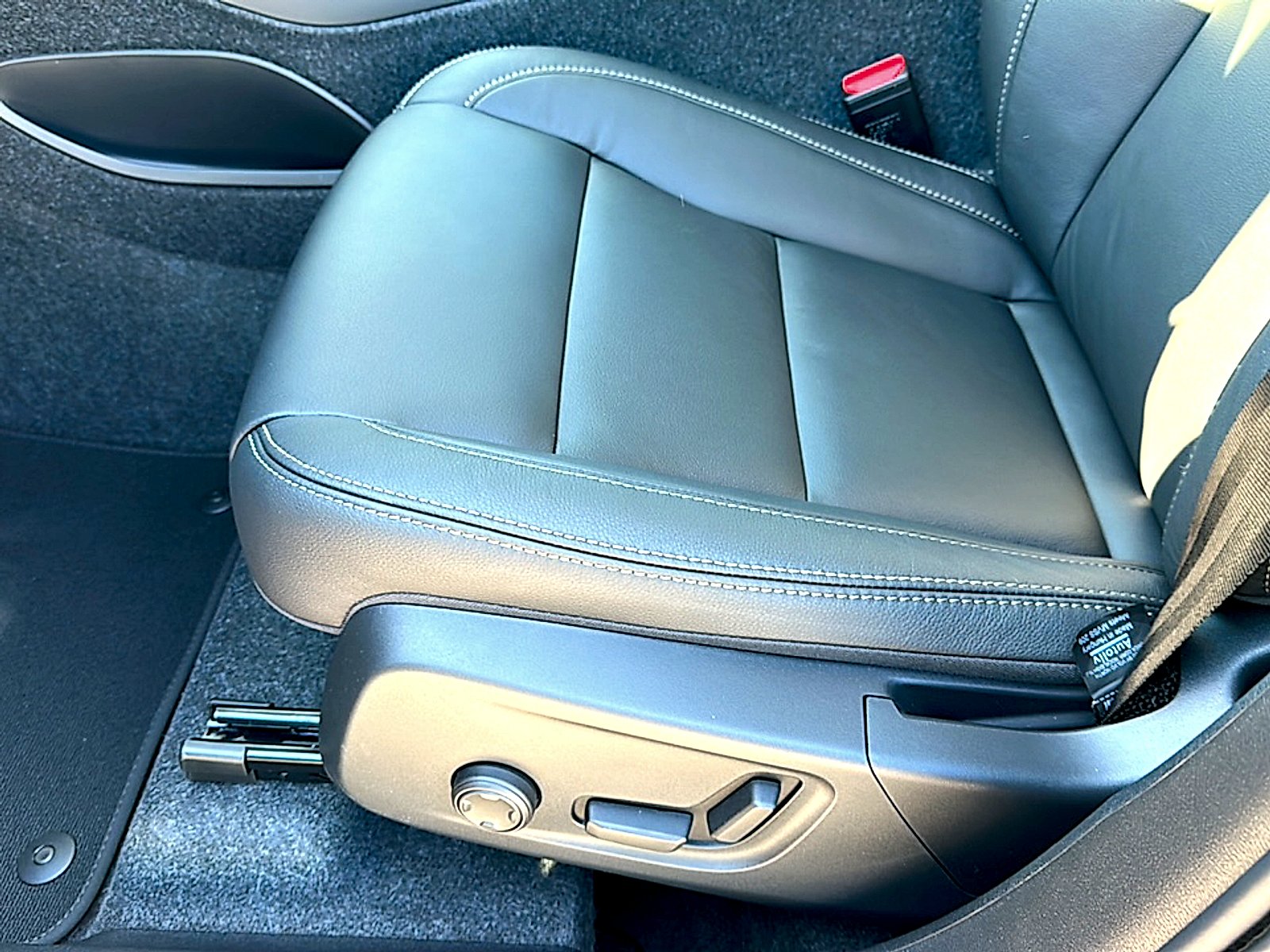 New 2026 Onyx Black Volvo Core image 12
