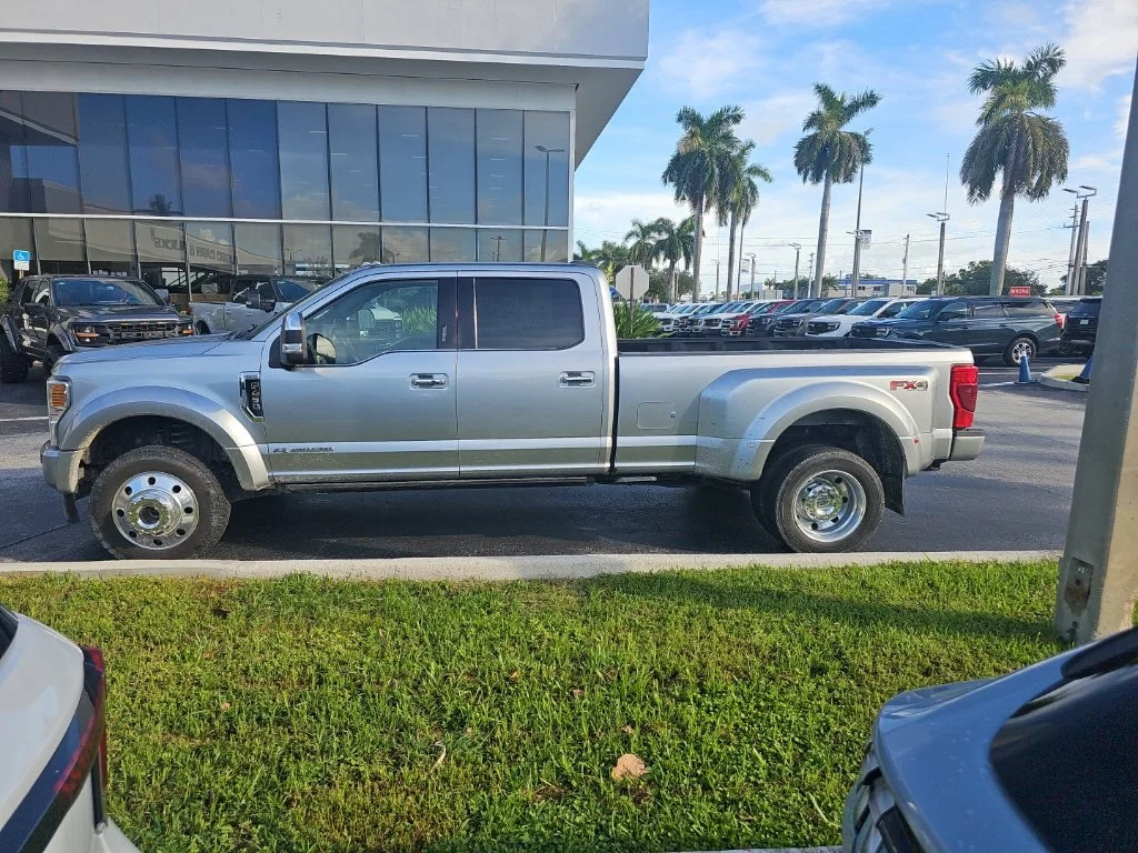 Used 2022 Silver Ford Platinum image 4