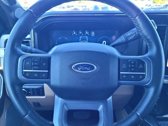 Used 2025  Ford Lariat image 26