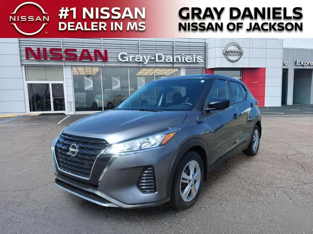 Used 2022 Gray Nissan S image 3