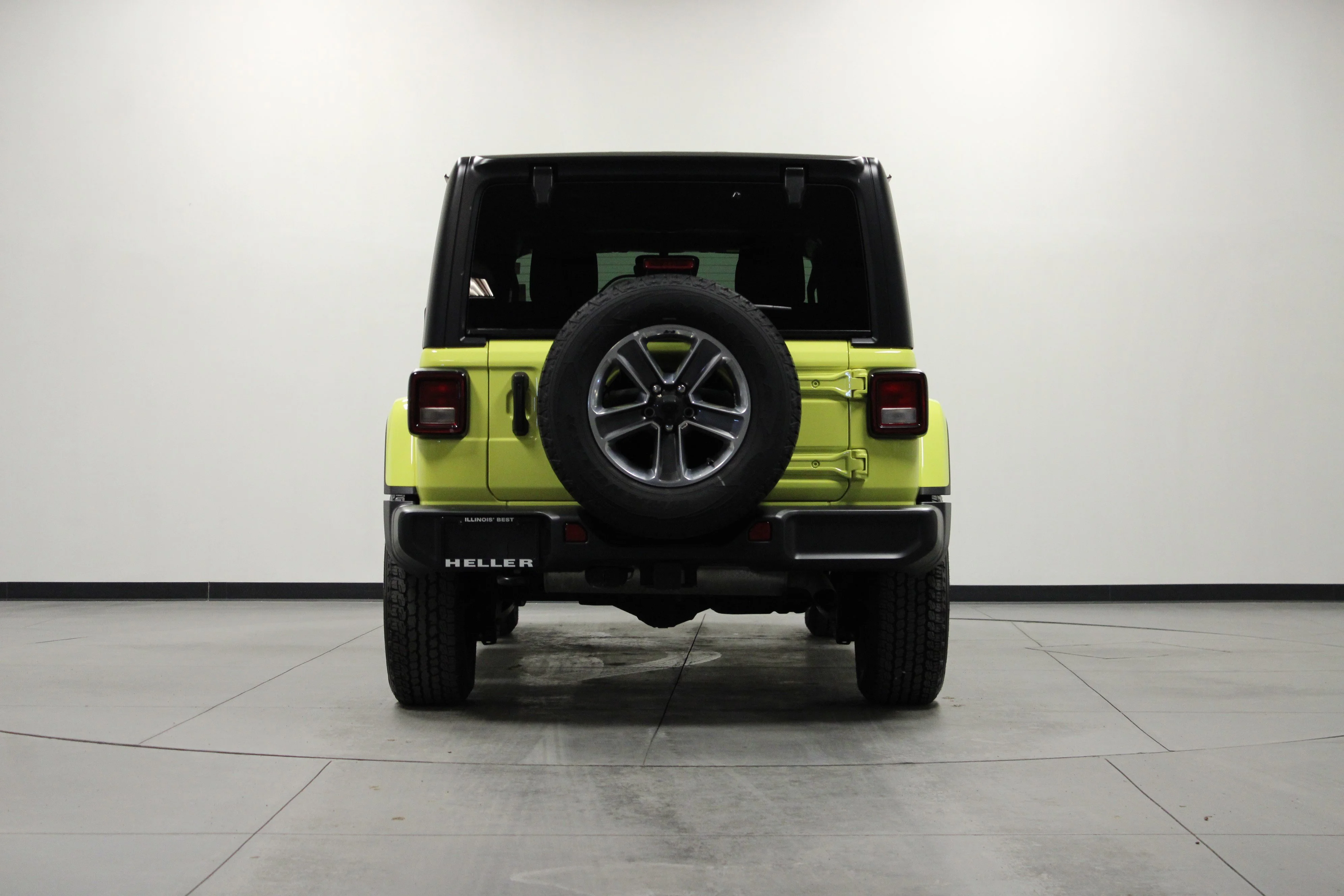 Used 2023 High Velocity Clearcoat Jeep Sahara image 5