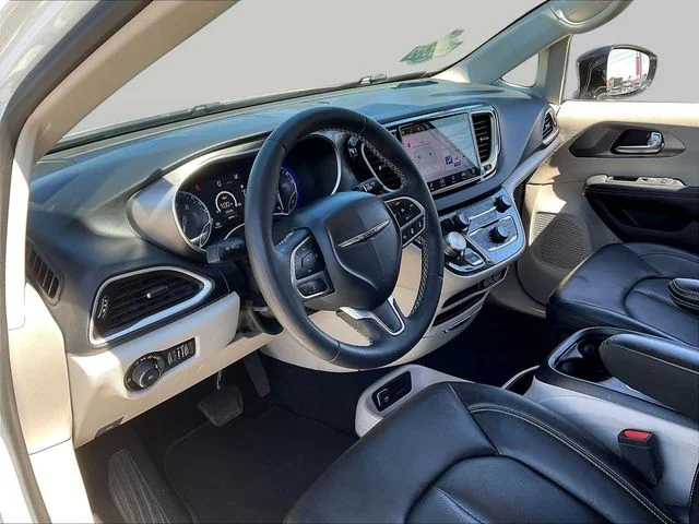 Used 2024 White Chrysler Touring L image 18