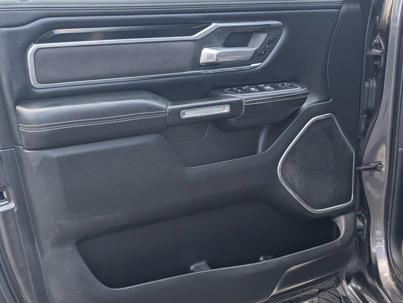 Used 2020 Granite Crystal Metallic Clearcoat Ram Laramie image 16