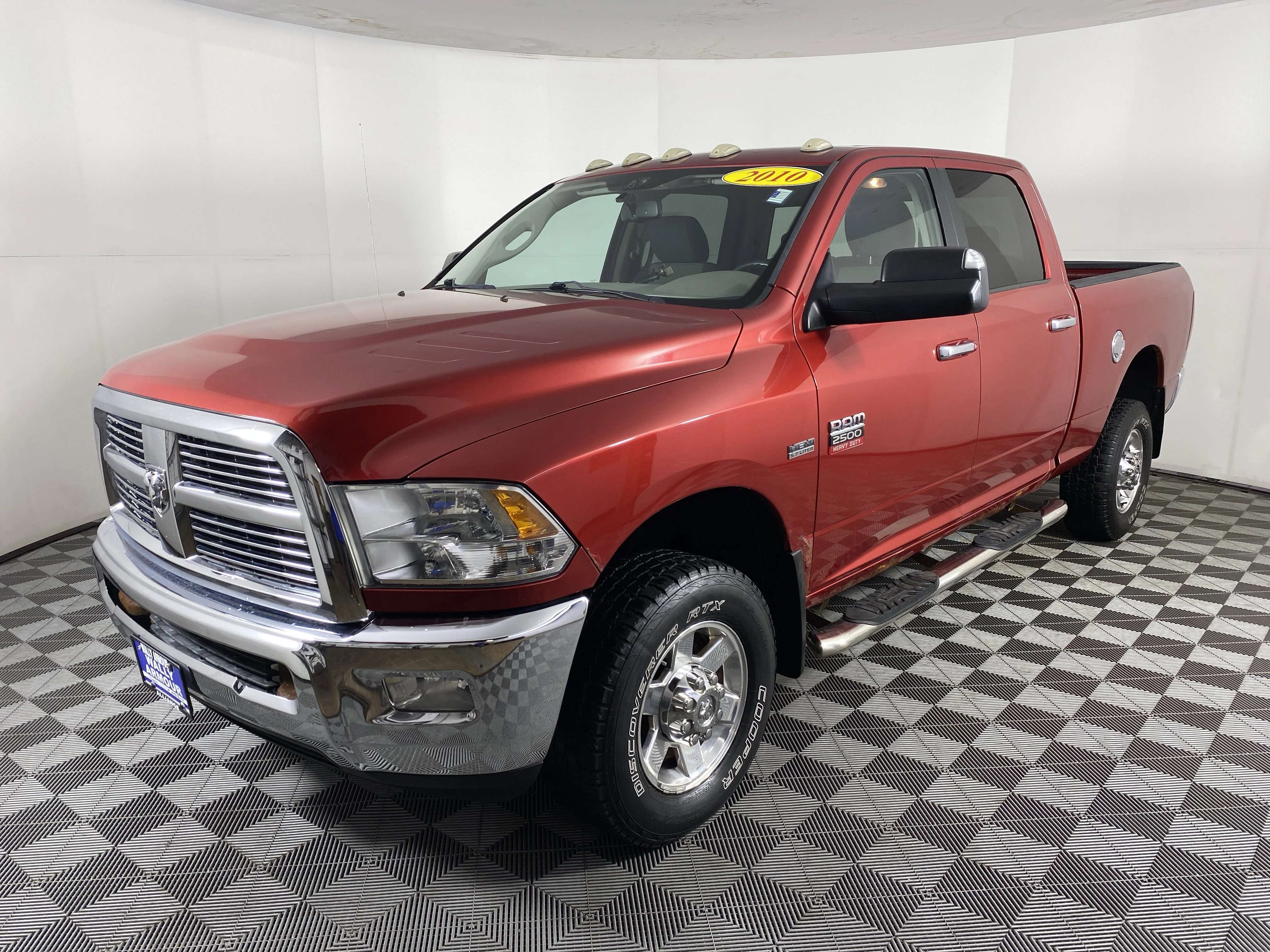 Used 2010 Inferno Red Crystal Pearl Dodge SLT image 6