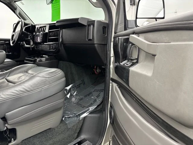2022 Chevrolet Express Cargo Work Van - Photo 21