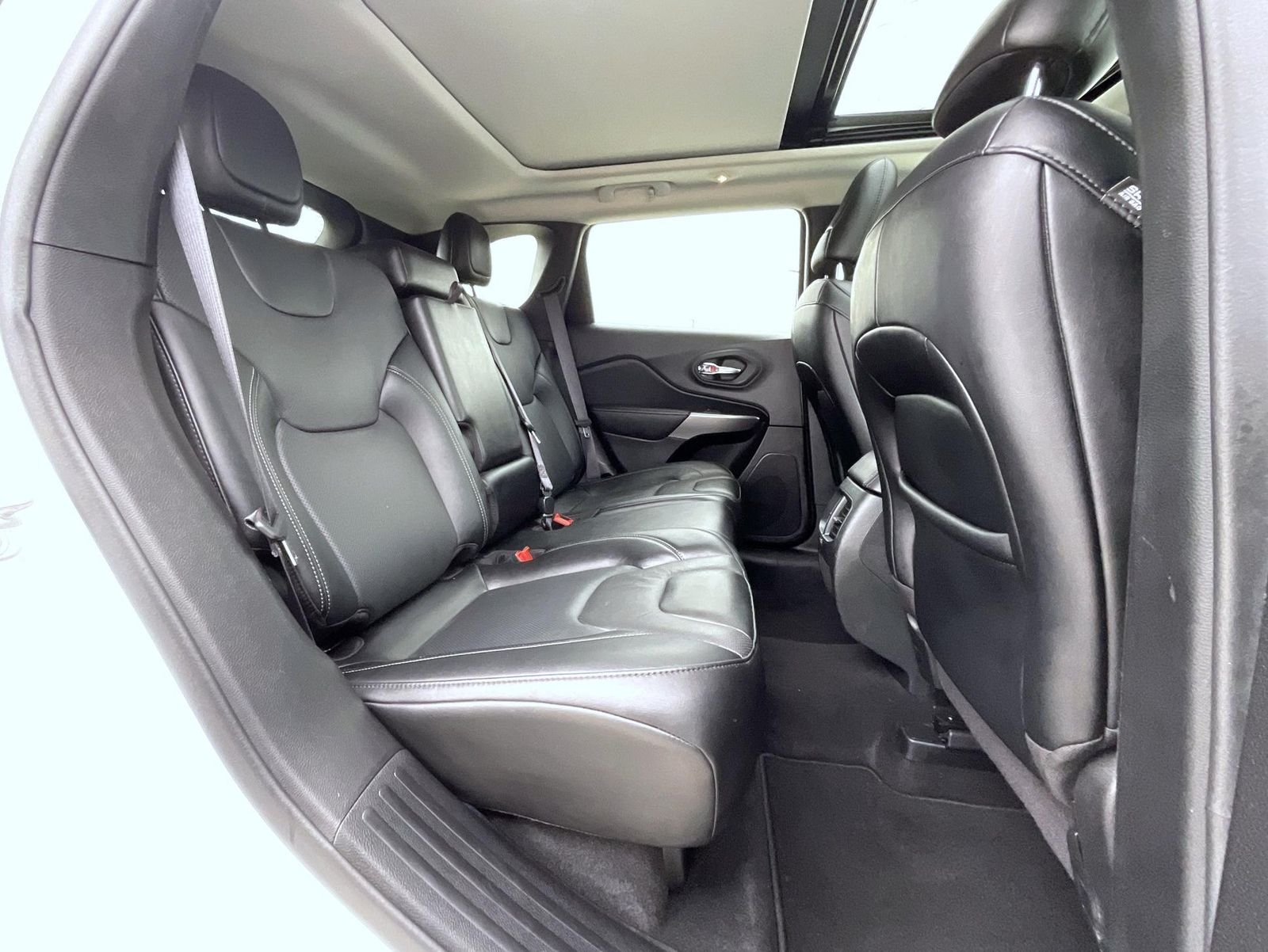 Used 2022 White Jeep Limited image 20