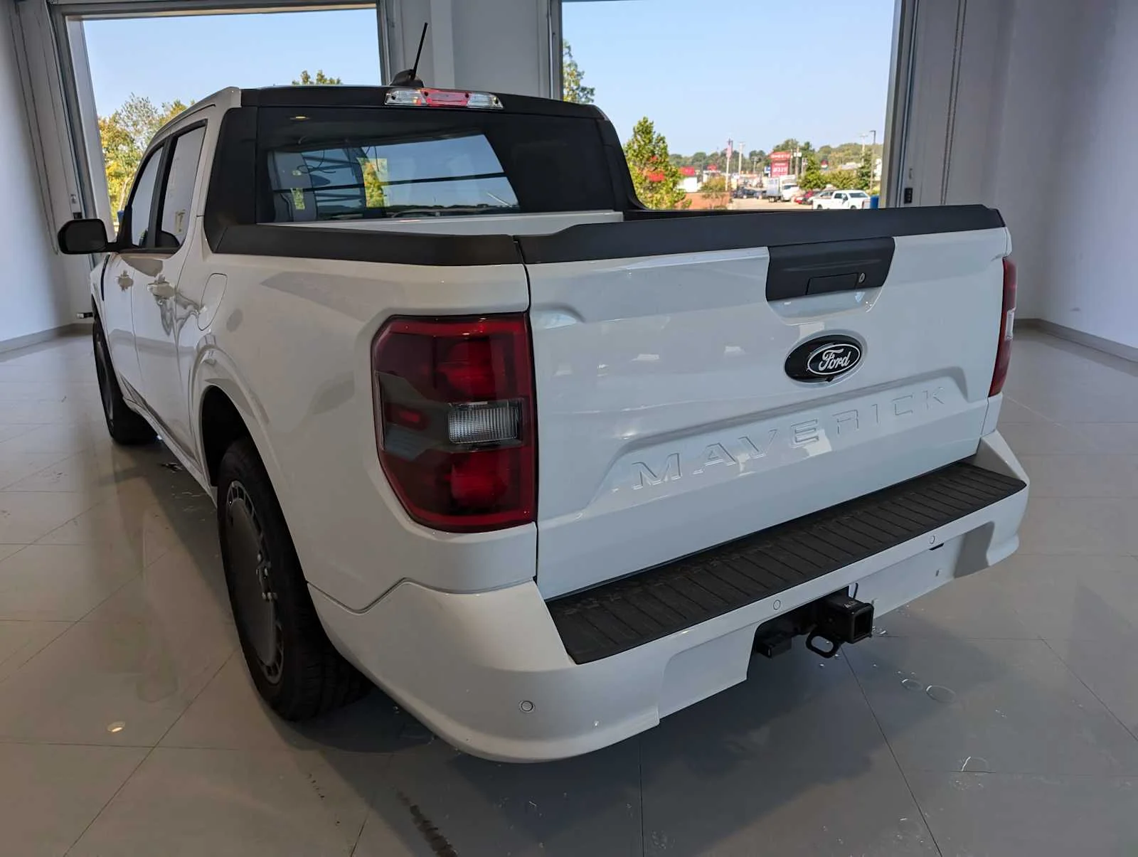 New 2025 Oxford White Ford Lobo™ image 8