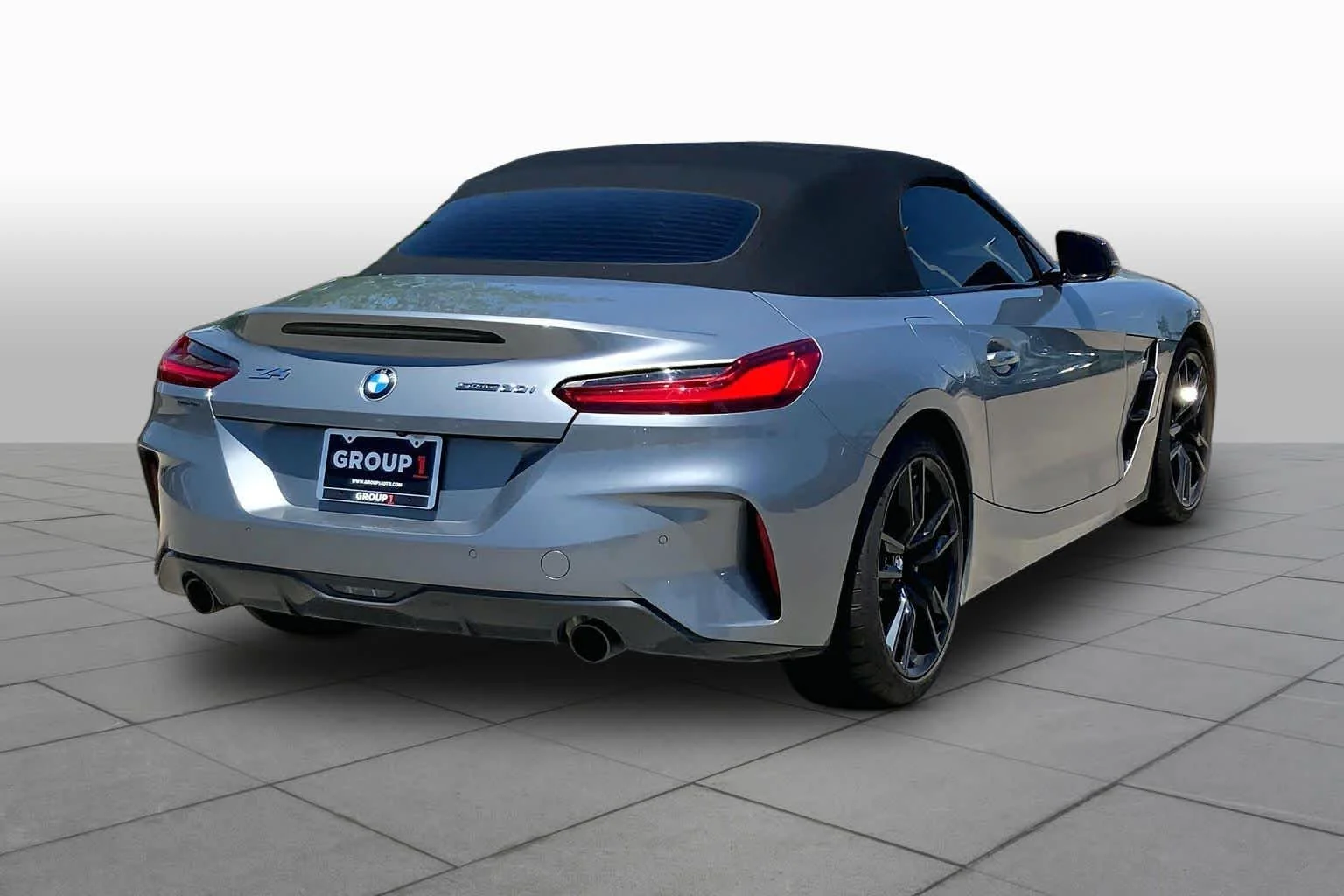 Used 2025 Skyscraper Grey Metallic BMW sDrive30i image 10