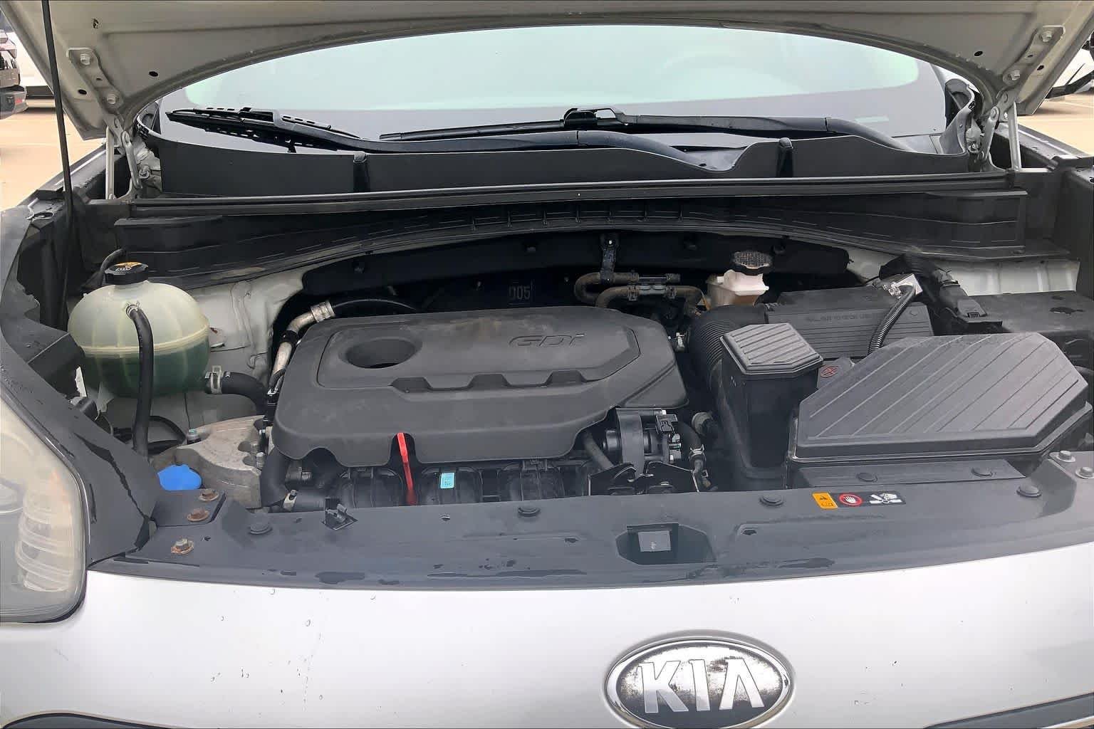 Used 2018 Sparkling Silver Kia LX image 30