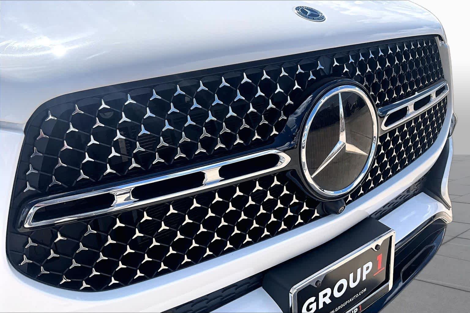Used 2024 White Mercedes-Benz 4MATIC® image 30