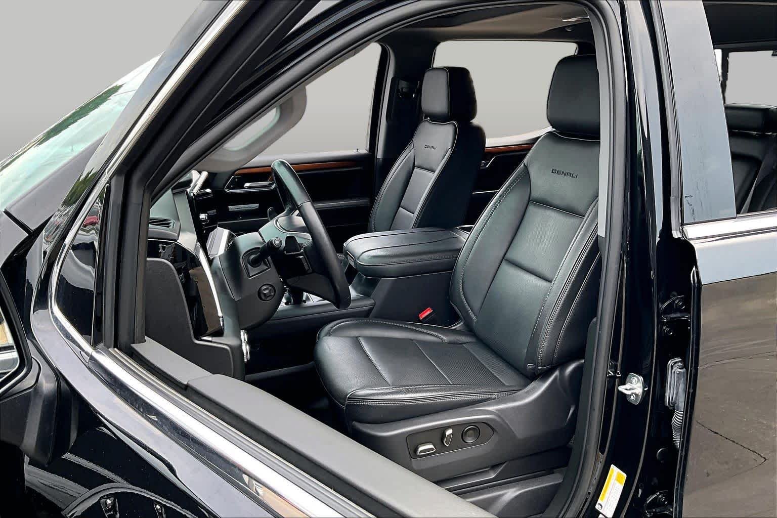 Used 2023 ONYX BLACK GMC Denali image 8