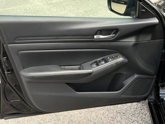 Used 2025 Black Nissan 2.5 SV image 14