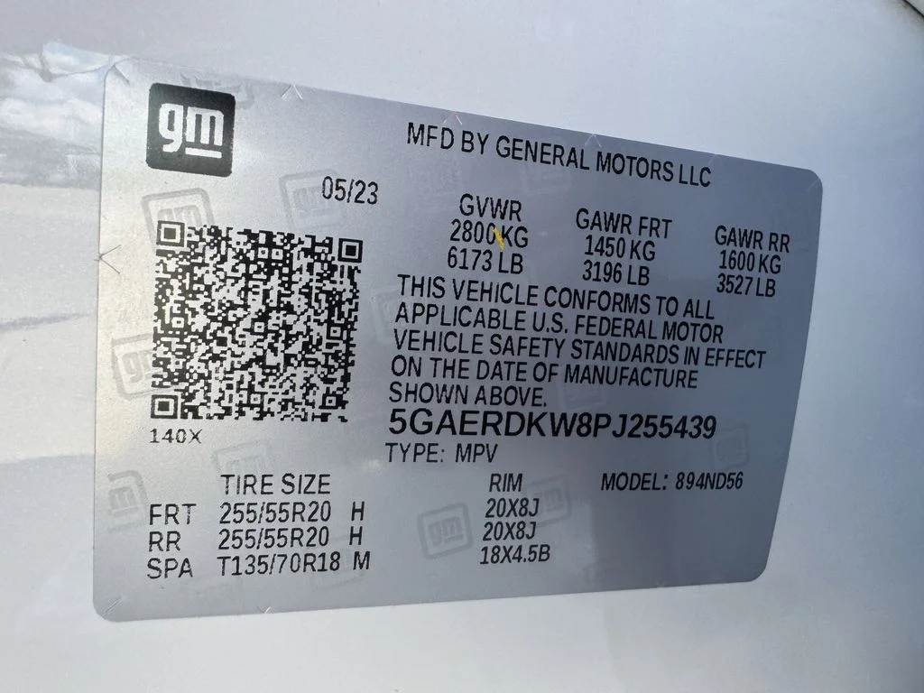 Used 2023 White Buick Avenir image 36
