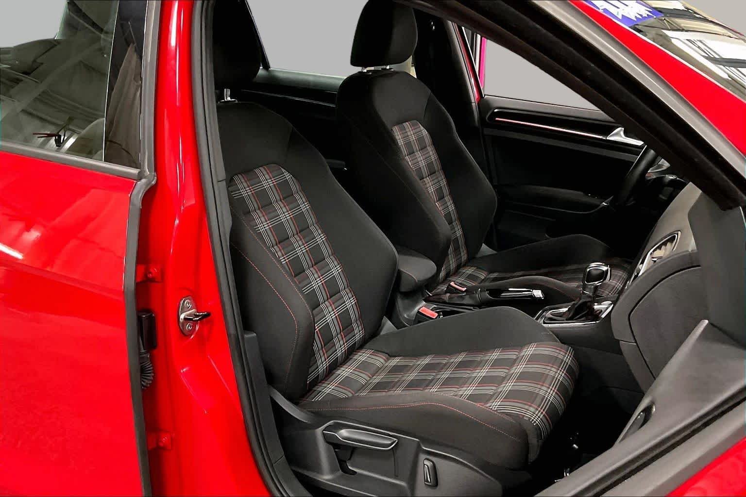 Used 2017 Tornado Red Volkswagen Sport image 9