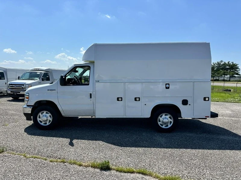 New 2026 Oxford White Ford E-350 SRW High Roof image 2