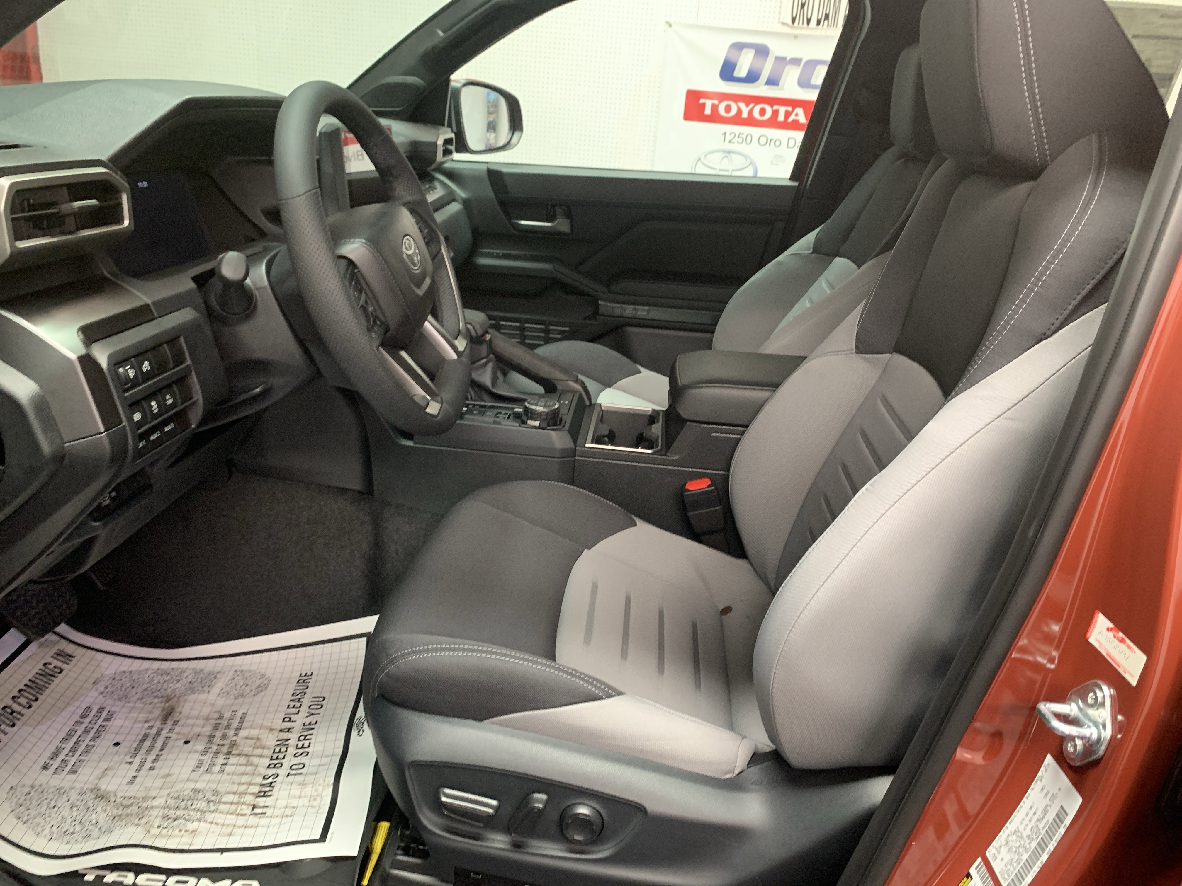 2025 Toyota Tacoma TRD Off Road - Photo 10