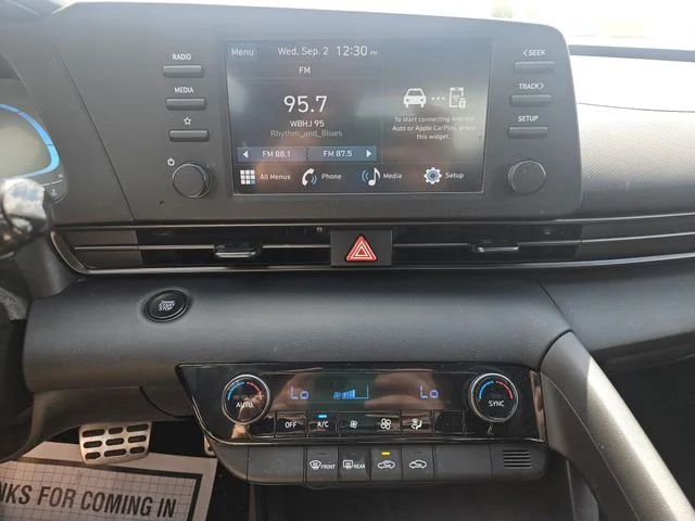 Used 2025 Black Hyundai SEL Sport image 18