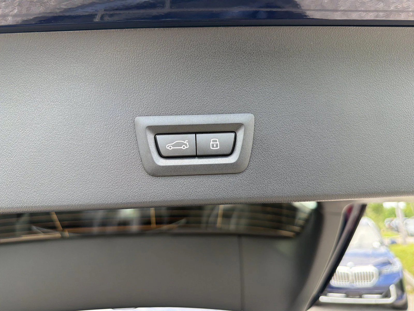 New 2026 Tanzanite Blue II Metallic BMW 30 xDrive image 13