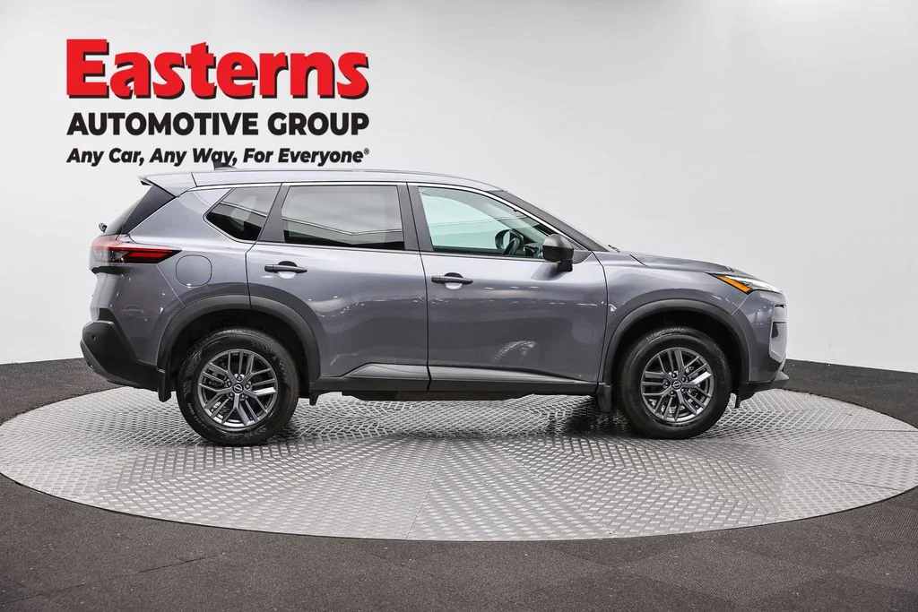 Used 2023 Gray Nissan S image 4