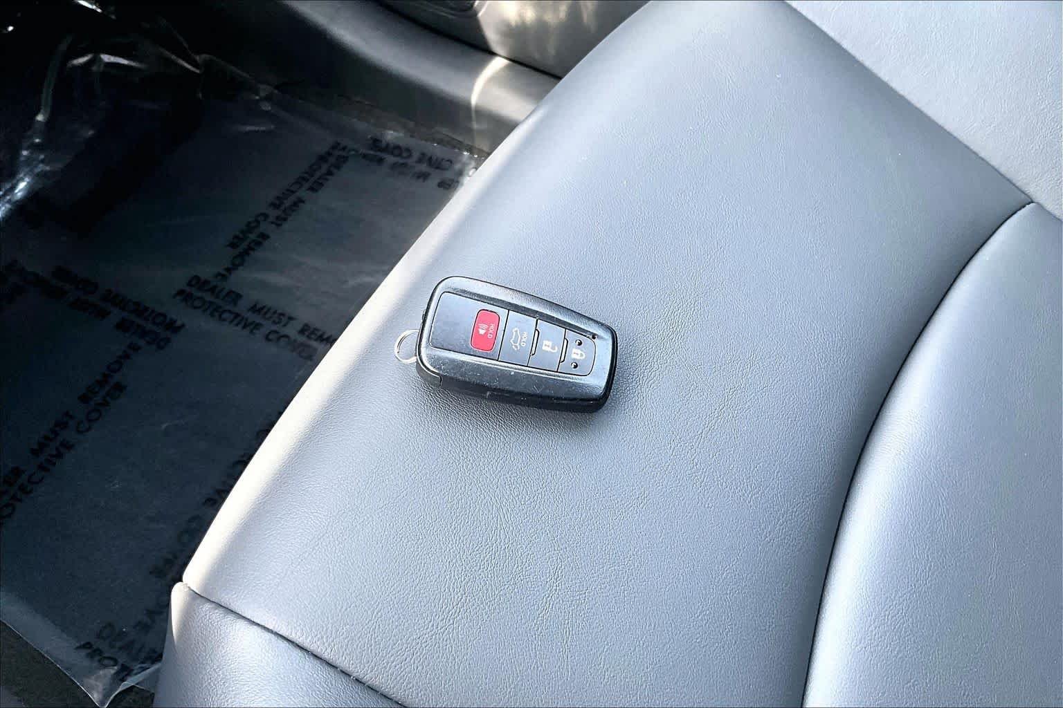 Used 2024 Magnetic Gray Metallic Toyota Hybrid XLE Premium image 15