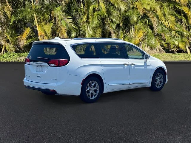 Used 2019 White Chrysler Limited image 3
