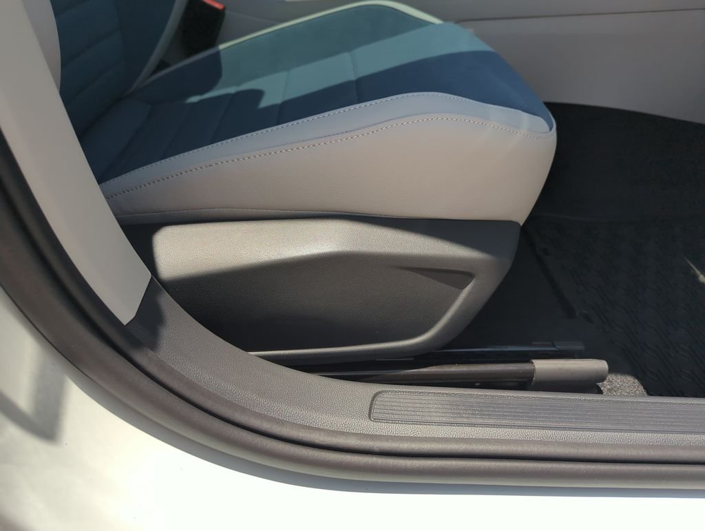 New 2026 White Volkswagen 1.5T SE image 38