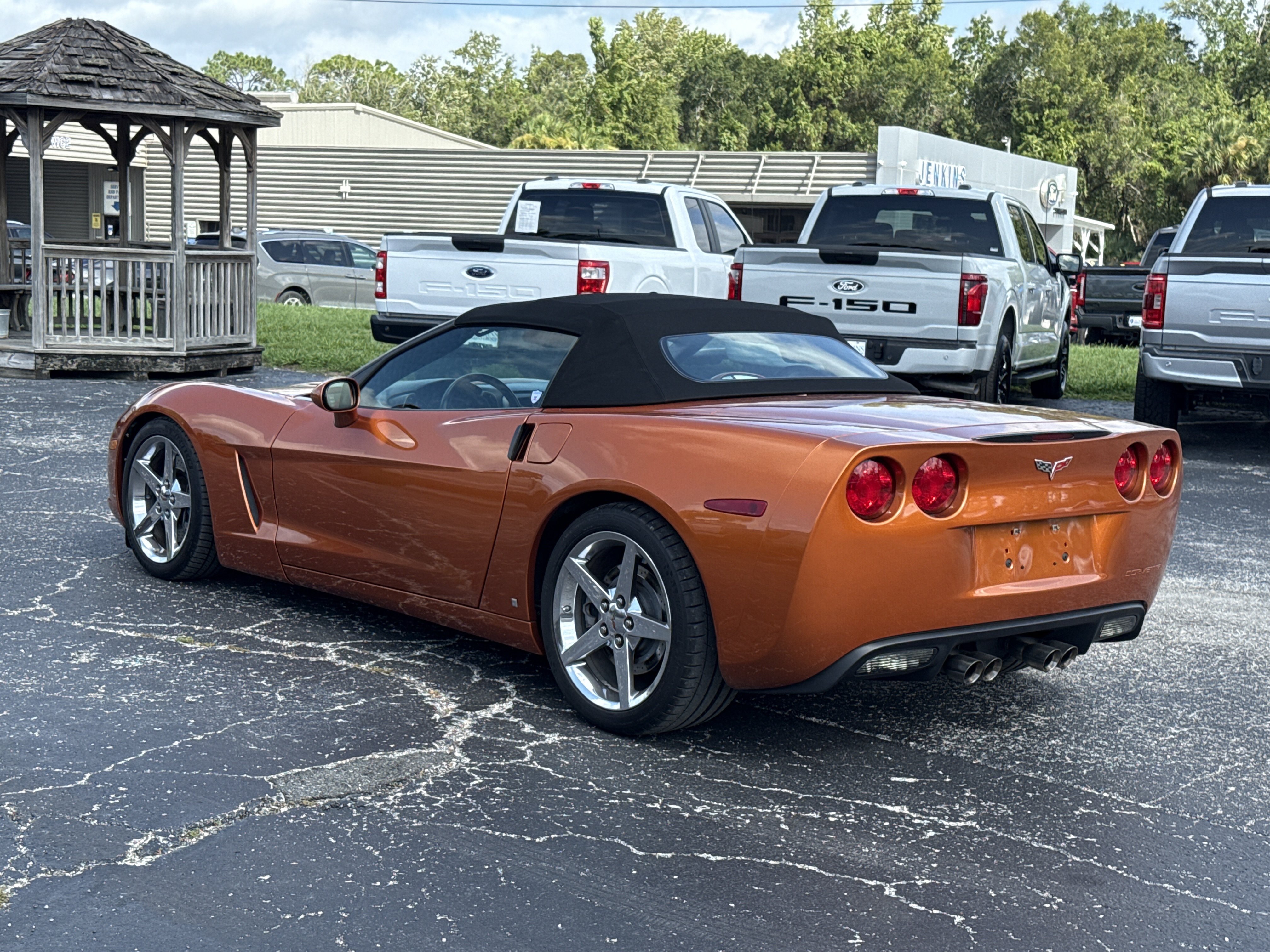 Used 2007 Atomic Orange Metallic Chevrolet Base image 11