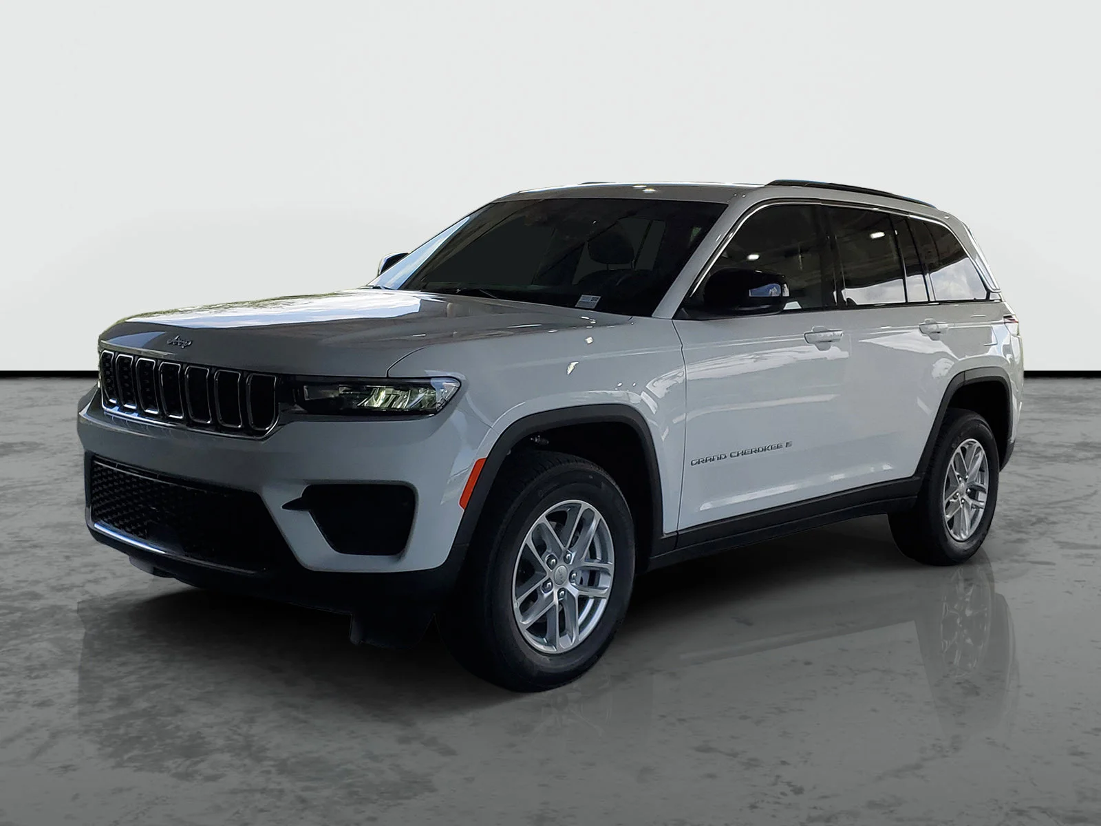 New 2026 Bright White Clear-Coat Exterior Paint Jeep Laredo image 3