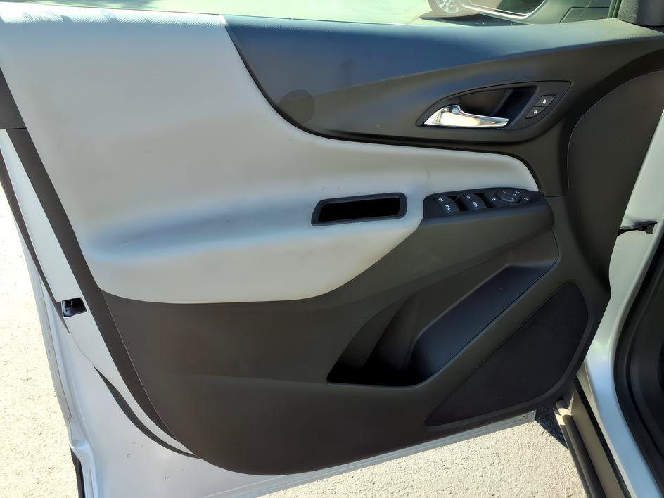 Used 2022 Silver Ice Metallic Chevrolet LT image 28