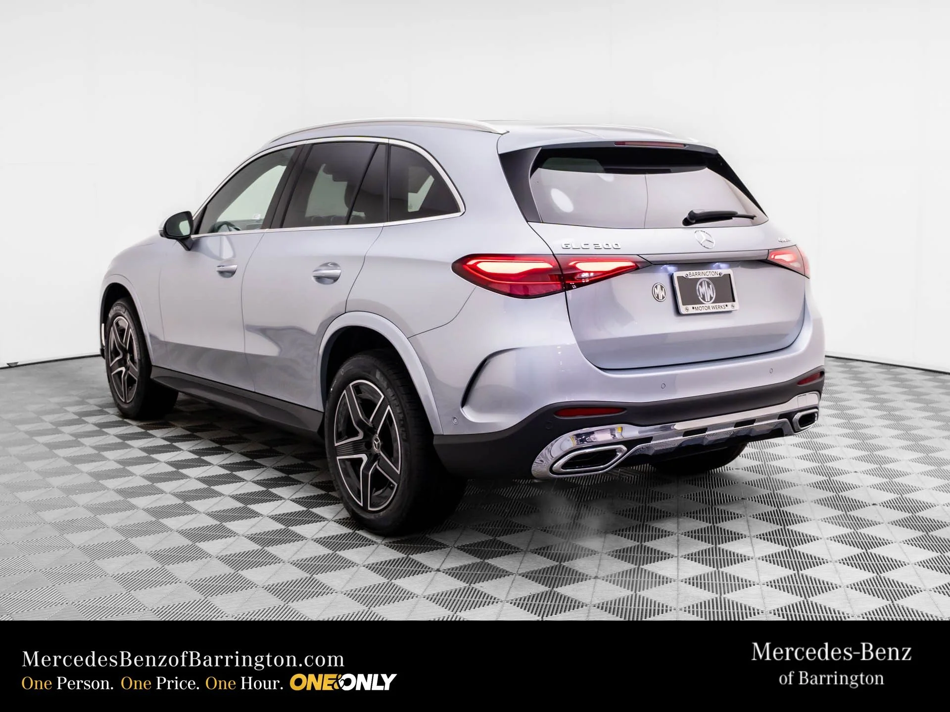 New 2026 Silver Mercedes-Benz GLC 300 image 3