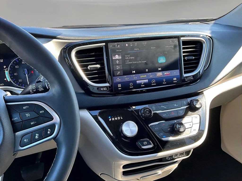 2023 Chrysler Pacifica Touring L - Photo 12