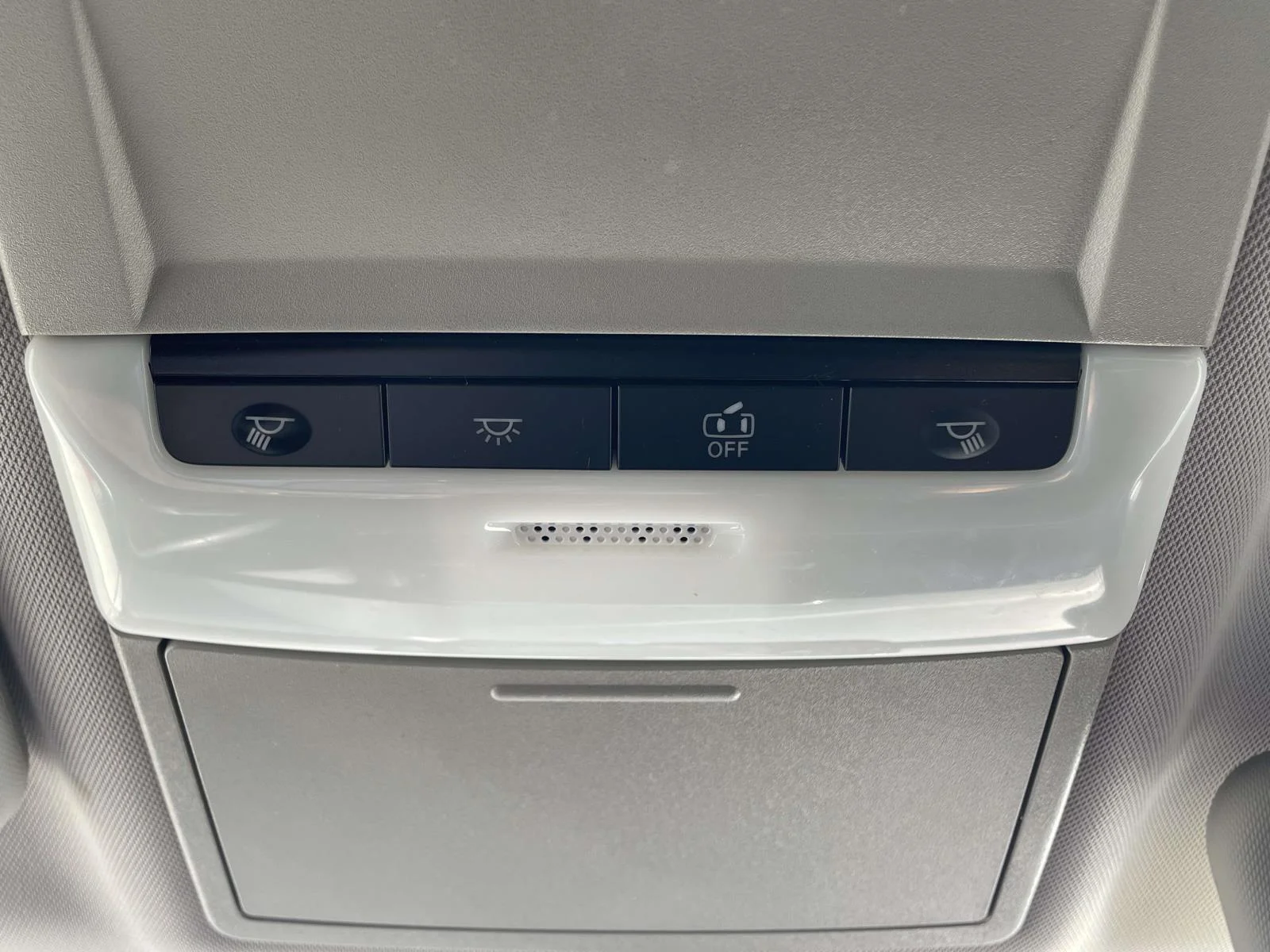 Used 2022 Red Diamond Mitsubishi ES image 20