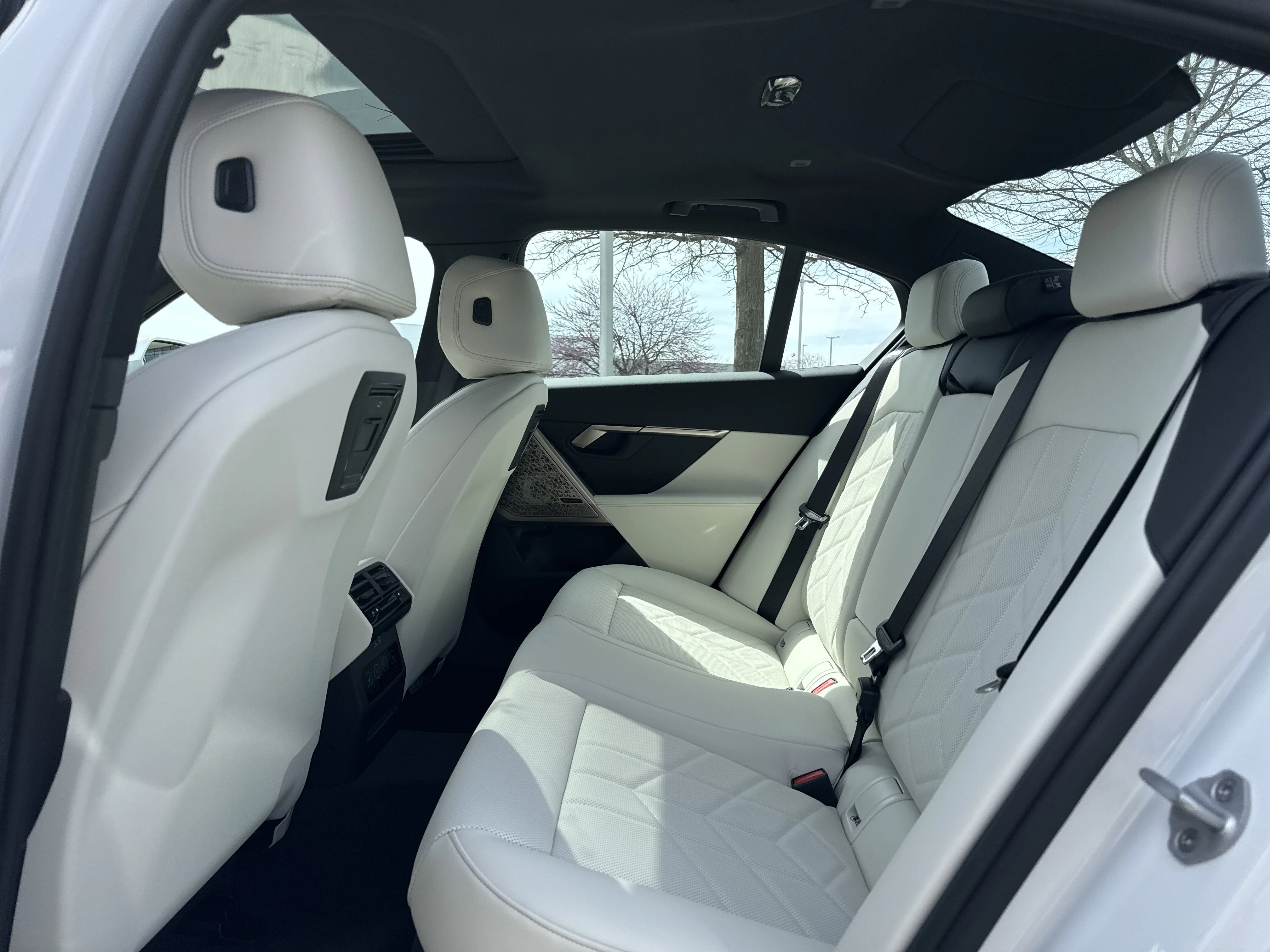 New 2026 MINERAL WHITE BMW 530i xDrive image 11
