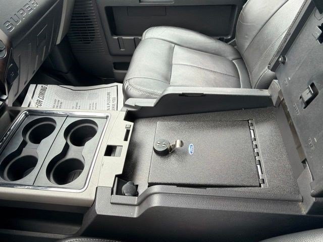 Used 2016 White Platinum Metallic Tri-Coat Ford Lariat image 30