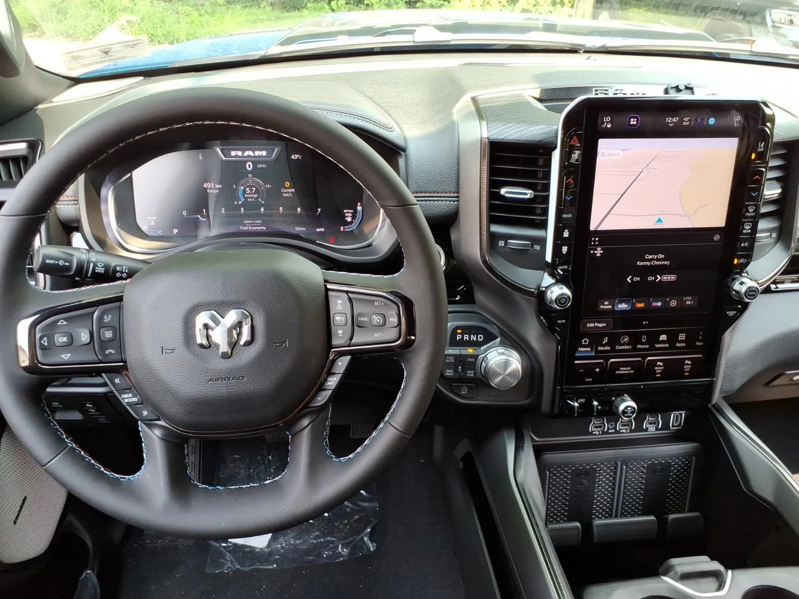 New 2026 Hydro Blue Pearl-Coat Exterior Paint RAM Laramie image 7