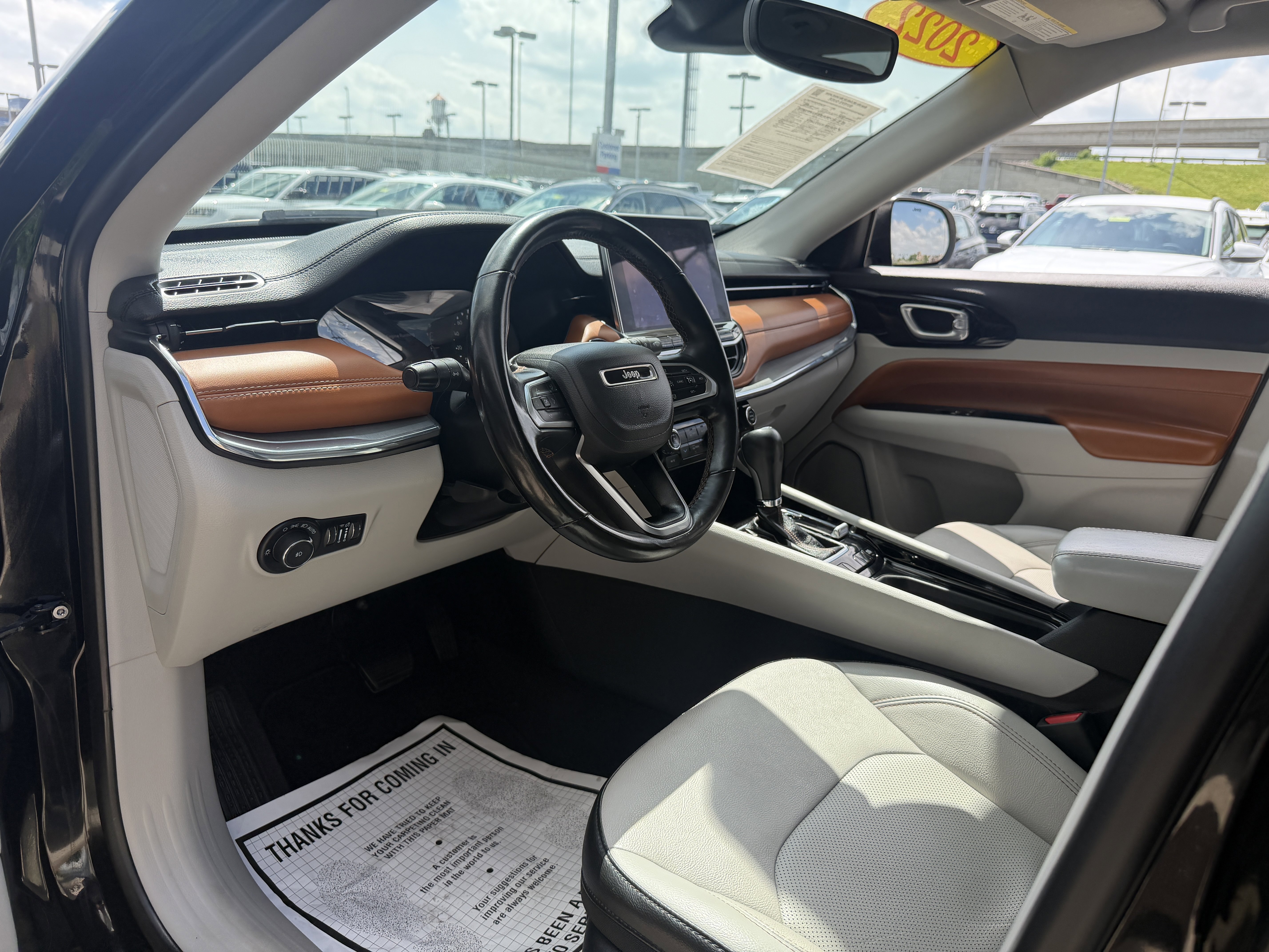Used 2022 Diamond Black Crystal Pearlcoat Jeep Limited image 30