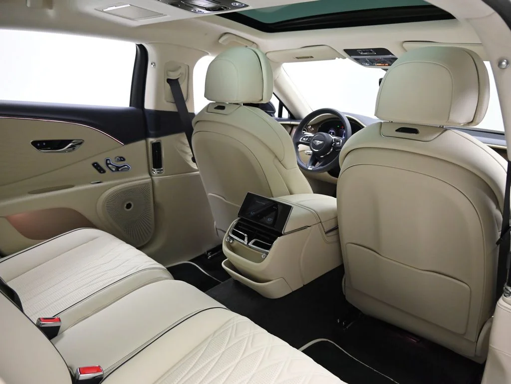 New 2026 Dark Sapphire Bentley  image 20
