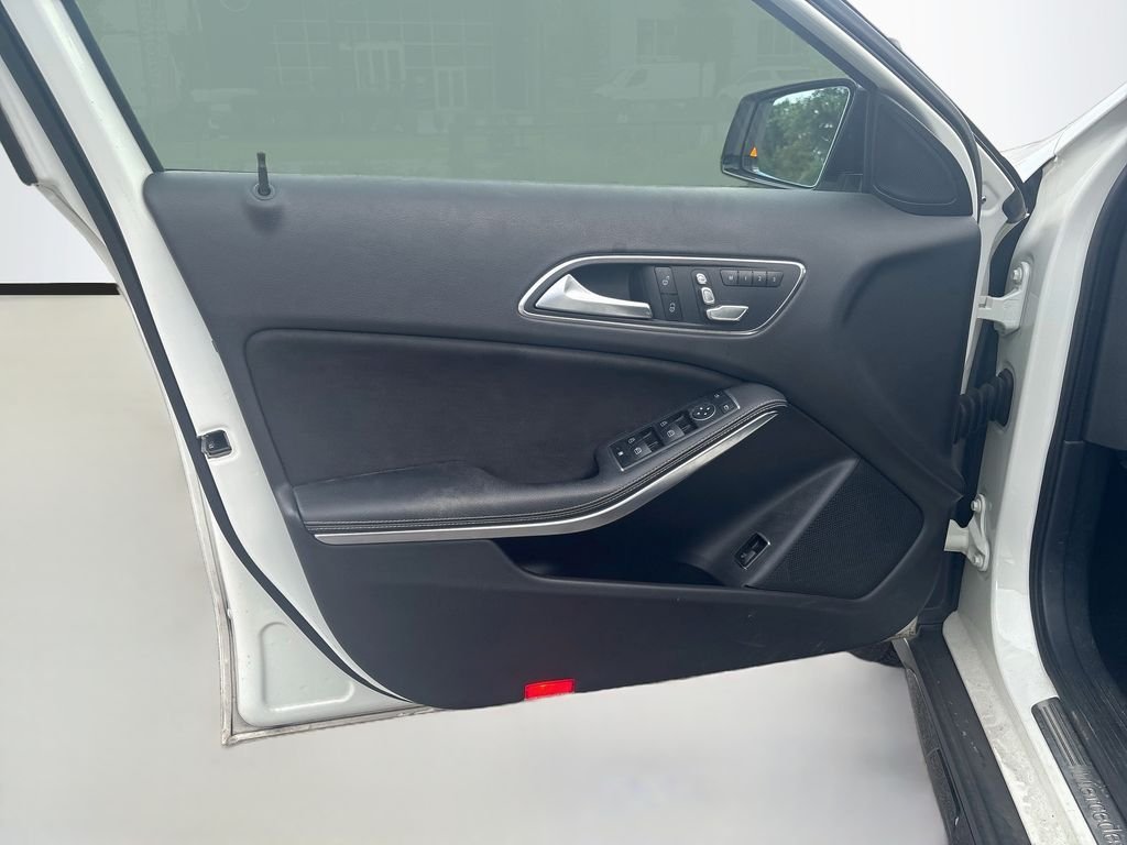 Used 2018  Mercedes-Benz GLA 250 image 31