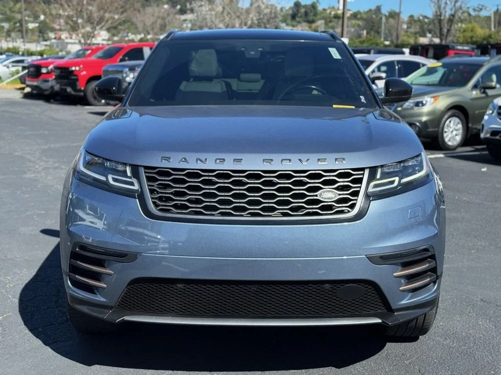 Used 2019 Byron Blue Metallic Land Rover SE R-Dynamic image 3