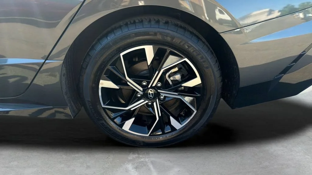 Used 2025 Gray Hyundai SEL image 20