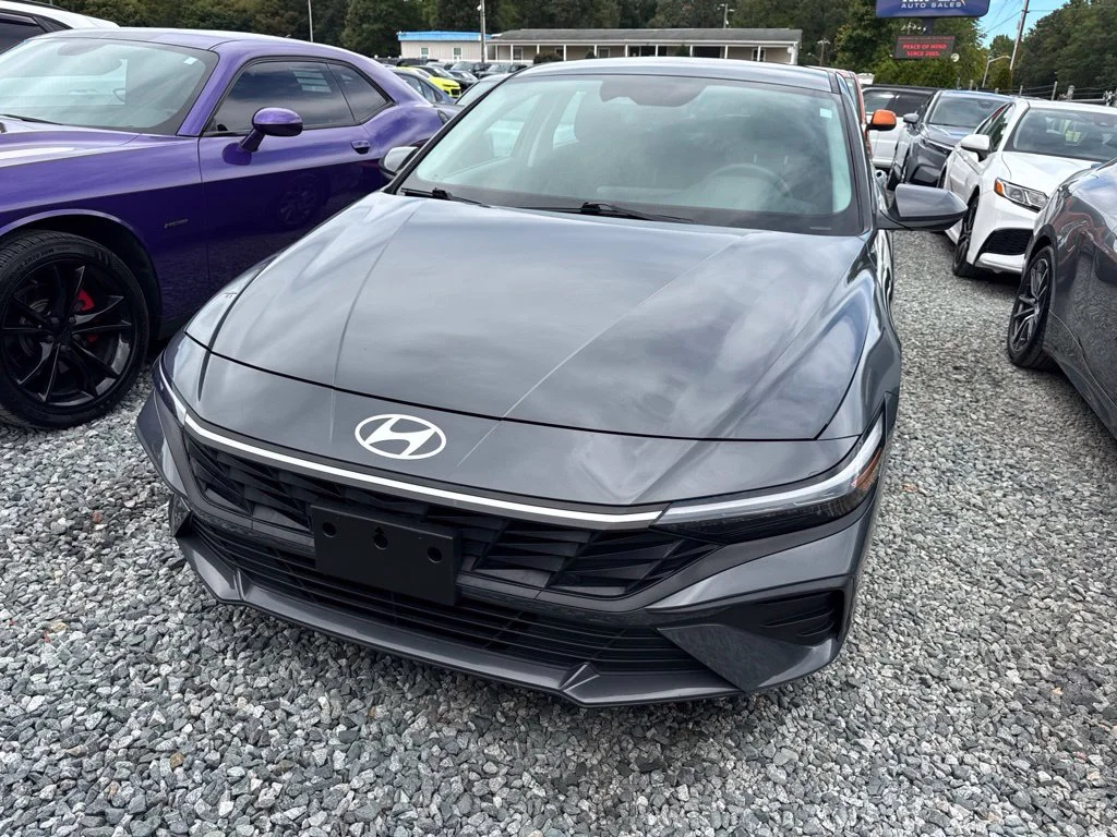 Used 2024 Gray Hyundai SEL image 1