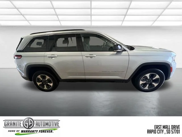 Used 2024 Silver Jeep 4xe image 7